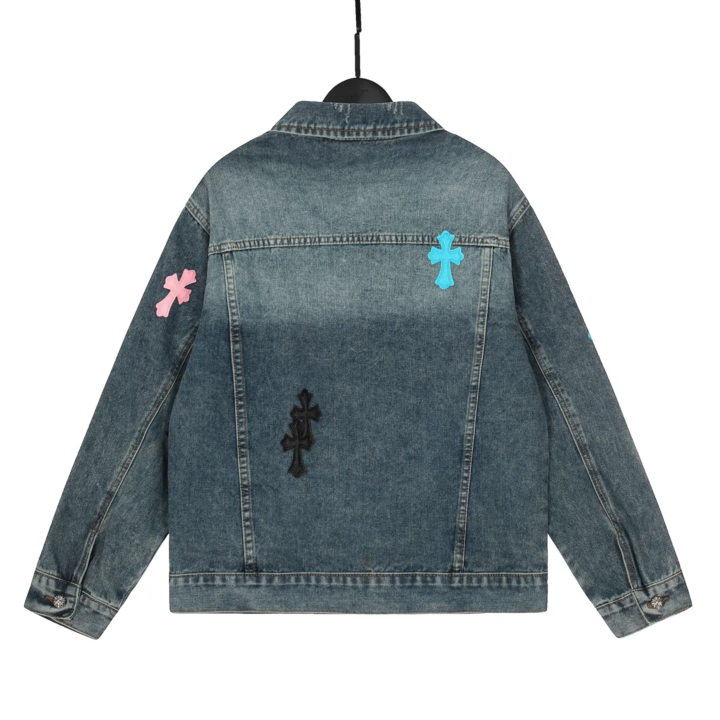 P270 💰 Chrome Hearts Chrome Hearts leather cross patch color leather embroidered shirt denim jacket OS version can be worn by both men and women! The fabric is made of twill gauze cotton fabric! The texture is clear and smooth, not easy to wrinkle or fade! The embroidery process is complex and repetitive. There are more than 20 leather labels. It takes 6 repeated embroidery steps to complete the back body. The requirements for the embroidery machine are very strict, and the distance is 45 cm! It won’t work if the spacing is too big, and it won’t work if it’s too small! We make clothes with care, and every detail must be restored one to one! The hardware is all carved and cast, and they are all genuine from the original factory! This piece of clothing consumes a lot of material, with more than 3 meters of material used for one piece of clothing! After the garment is made, it needs to be fixed at high temperature, washed at a water temperature of more than 70 degrees, and softened by adding softener to make the upper body softer and smoother! There is a flap on the sleeve that can be stored into short sleeves! Adapt it to that understanding Color: Blue Size: S-M-L-XL